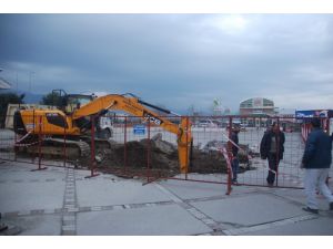 İkiye Bölünen Terminalde Şimdi De Hafriyat Kazısı Yapılıyor