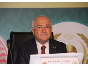 Cemil Çiçek: “Tüm Müslümanları Töhmet Altında Bırakacak Açıklamalar Kabul Edilemez”