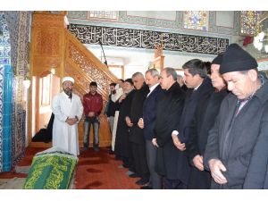 Zafer Çağlayan Annesine Veda Etti