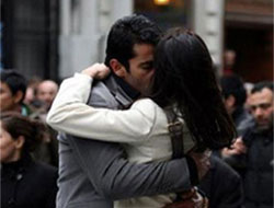 Ezel öptü, Muzaffer bey küplere bindi! 