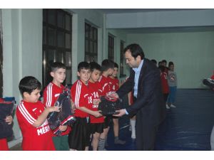 Türkiye Güreş Federasyonu Minik Güreşçileri Sevindirdi