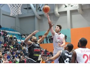 Uşak Sportif: 79 - Magnofit Gk: 77