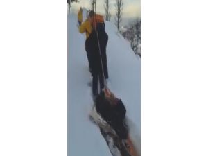 Kızakla Ambulansa Taşındı