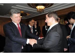 Davutoğlu, Ukrayna Cumhurbaşkanı Poroşenko İle Bir Araya Geldi