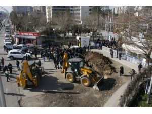 Diski, Dedaş Önünde Hendek Kazdı