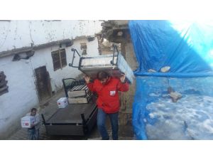 Tokat’ta Evleri Yanan Aileye Yardım