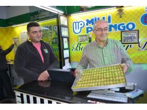 Niğdeli Talihliden Bayi Sahibine Sadece Baklava