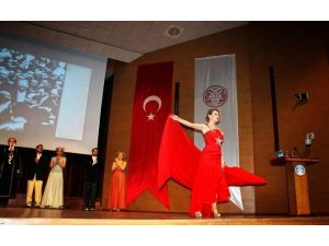’’Atatürk Ve Cumhuriyet’’ Defilesi Nefes Kesti