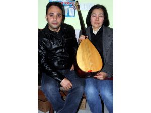 (Özel Haber ) Japon Gelin Bağlama Çalıyor, Türk Sanat Müziği Söylüyor