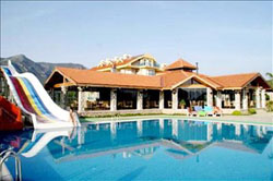 Çıplaklar oteli ilk müşterilerini ağırladı 