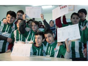 Bursalı Öğrencilere Karne Hediyesi Forma