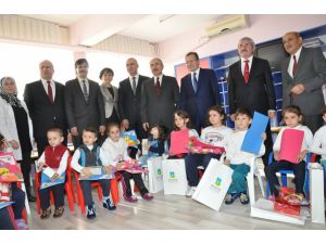 Balıkesir Valisi Yaman, Karne Dağıttı