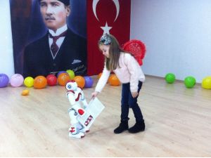 Karneleri Robot Dağıttı