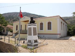 Rum Okulunda 2 Öğrenci Karne Aldı