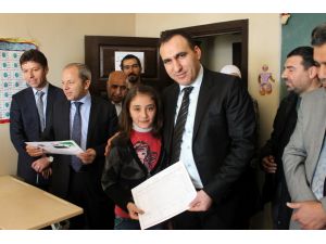 Suriyeli Öğrencilerin Karne Sevinci