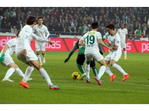 Timsah Galibiyetle Başladı