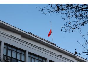 Başkent’te Bayraklar Yarıya İndirildi