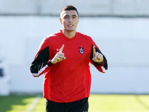 Cardozo Gol Sayısını 11e Yükseltti
