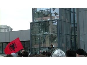 Başbakanlık Binasına Saldırdılar