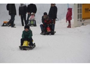 Karnesini Alan Kayak Yapmaya Koştu