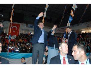 Başbakan 3 Dille Karşılandı