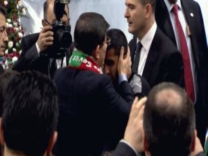 Davutoğlu’ndan O Gence Şefkat