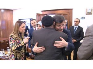 Davutoğlu O Aileleri Unutmadı