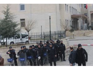 Polise Taş Atan Çocukların Cezası Beli Oldu