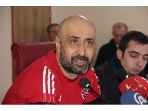 Tolunay Kafkas İstifa Etti
