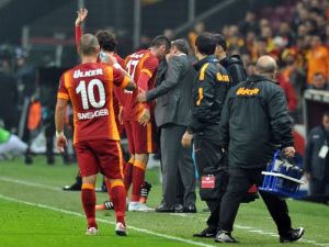 Burak Gözyaşlarıyla Sahadan Ayrıldı
