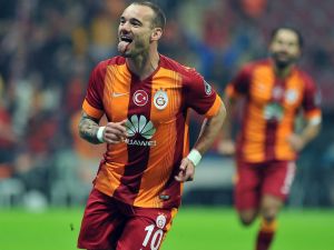 Sneıjder Atıyor, Aslan Kazanıyor