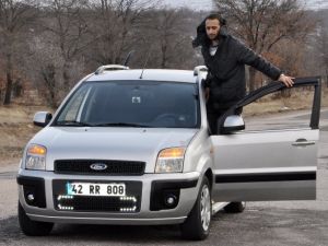 Bu Yolda Arabalar Kendi Kendine Gidiyor
