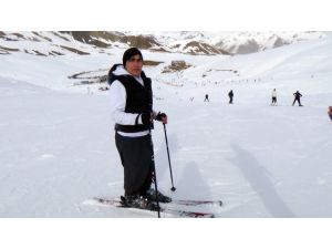 Hakkarili Gençler Snowboardla Tanıştı