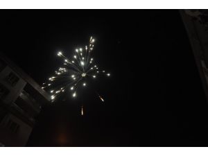 Şırnak’ta Havai Fişeklerle Kobani Kutlaması