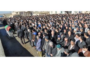 Kar Perdesine Çarparak Ölen Öğrenci Gözyaşlarıyla Uğurlandı