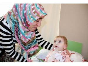 Ece Nur Bebek 5 Milyarda Bir Görülen Hastalıkla Savaşıyor