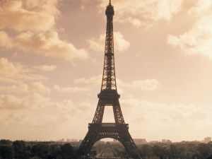 Eyfel Kulesi’ne Rekor Ziyaretçi