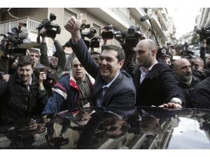 Komşuda Yeni Dönem, Kabineyi Kurdu