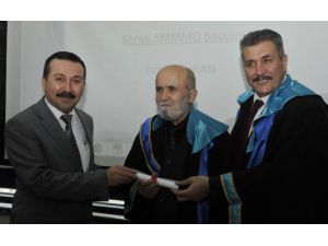 76 Yaşında Mezuniyet Sevinci Yaşadı