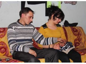 Bakamadıkları Bebeklerini Yurda Yerleştirdiler