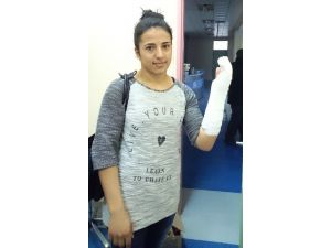 Kırık Eliyle Şampiyon Oldu