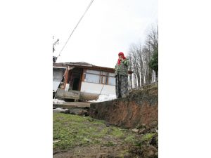 Düzce’de Heyelan Nedeniyle Bir Ev Yıkılma Tehlikesi Altında