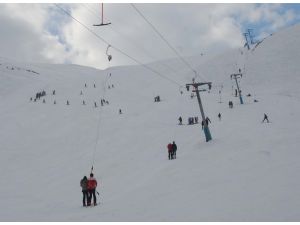 Bitlis’te Temel Eğitim Kampı Kayakçı Yetiştiriyor