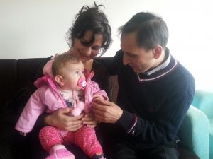 Çocuklarını Yurda Veren Aile, Bebekleriyle Hasret Giderdi