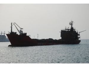 Saman Yüklü Gemi 16 Gündür Yanıyor