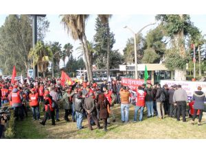 Birleşik Metal-iş Sendikası Üyesi İşçileri Grevde