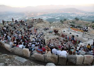 Rhadiapolis Antik Tiyatrosu Stoasının Restorasyon İhalesi İmzalandı