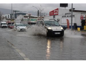 İzmir Yağmura Teslim