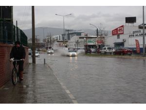 İzmir Yağmura Teslim