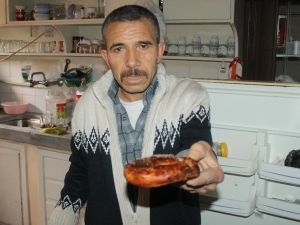 (Özel Haber) Çöpten Toplayıp Sattığı Kartonlarla Geçinmeye Çalışıyor
